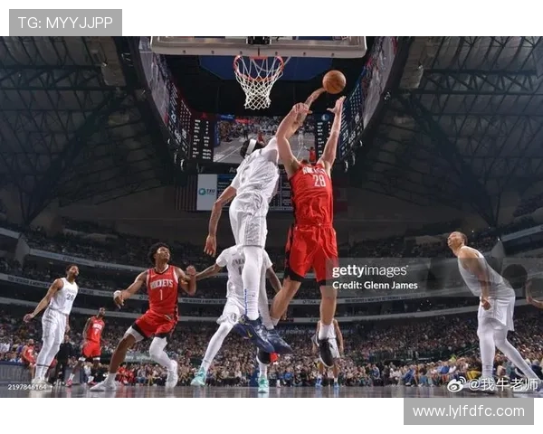 德里克怀特状态回暖却失绝杀三分20投7中贡献18分5篮板7助攻