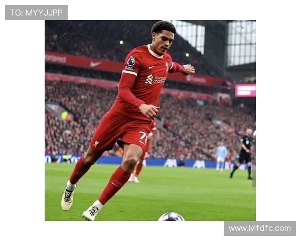 宽萨首秀成英格兰队史第1297位球员荣获纪念帽子庆祝新里程碑